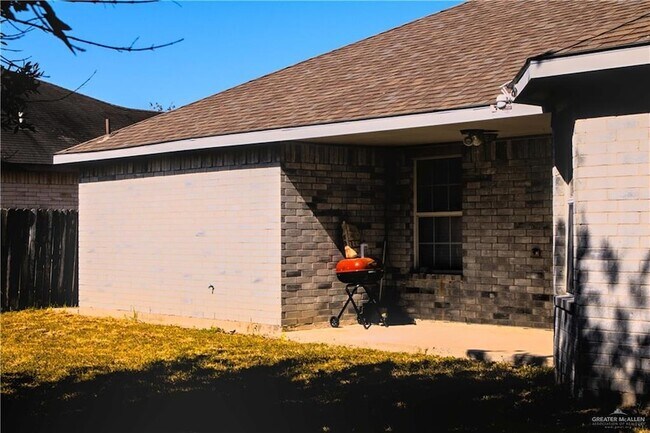 Building Photo - 2903 Sabrina Dr