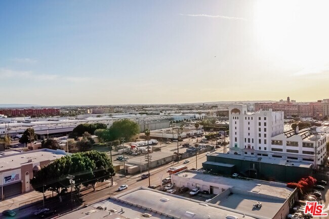 Building Photo - 1850 Industrial St