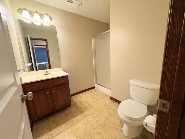 Building Photo - 2 Bed Ranch Style Duplex in Grain Valley.