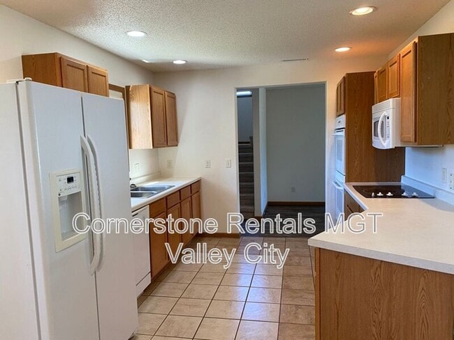 Building Photo - 508 10th Ave SE