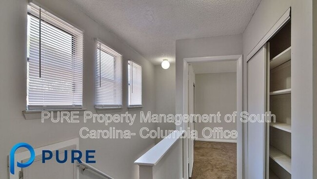 Building Photo - 521 Hickory Hill Dr