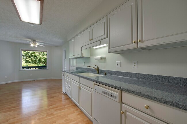 Building Photo - 201 Seminole Cir