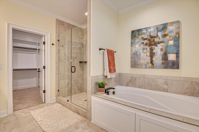 Building Photo - 3067 Rosewood Dr