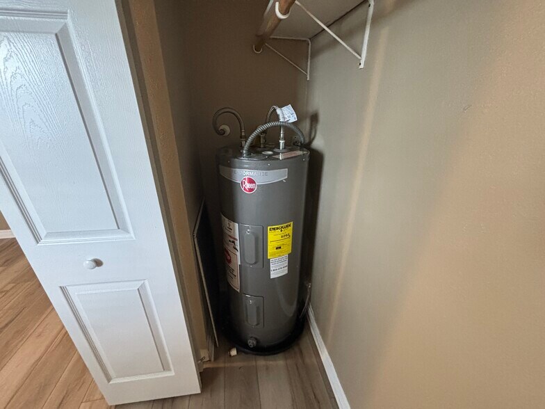 Building Photo - 1207 W Pierce St