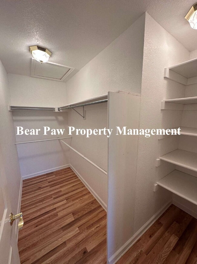 Building Photo - Great Home off Upper Bear Creek!