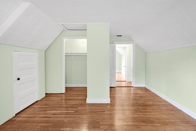 Building Photo - 15 Knoll St