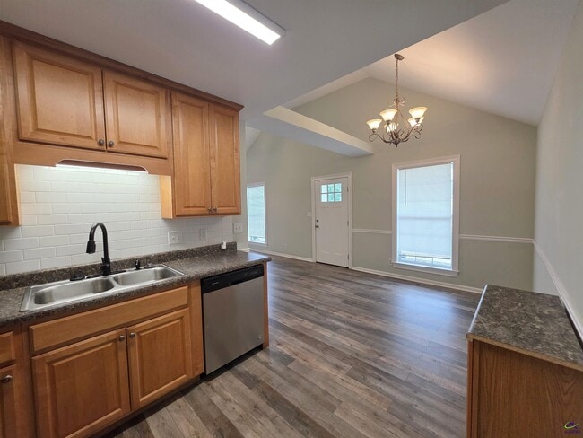 Building Photo - 66 Park Ln