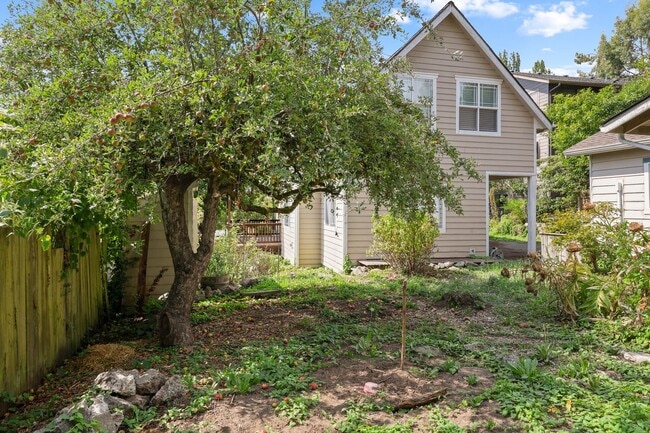 Building Photo - Reduced price! 2720 Sq. Ft. Character Home...