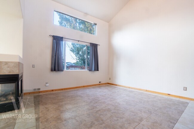 Building Photo - 9356 Jackrabbit Ln