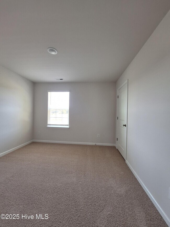 Building Photo - 1213 Fowler Dr