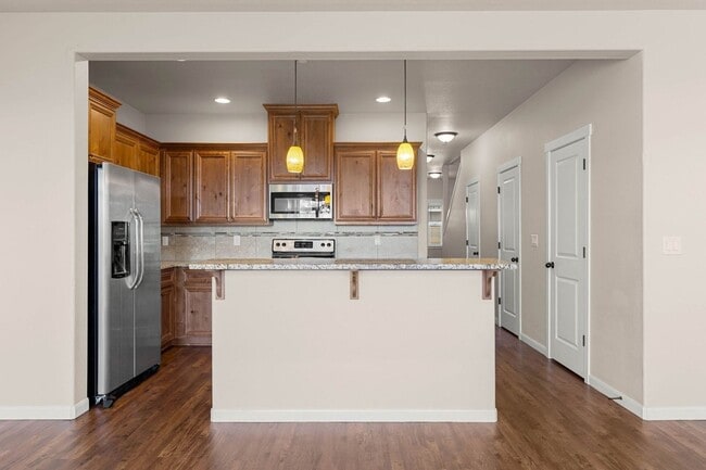 Building Photo - Gorgeous Townhome in Ridgefield!