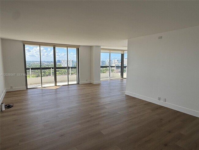 Building Photo - 3530 Mystic Pointe Dr