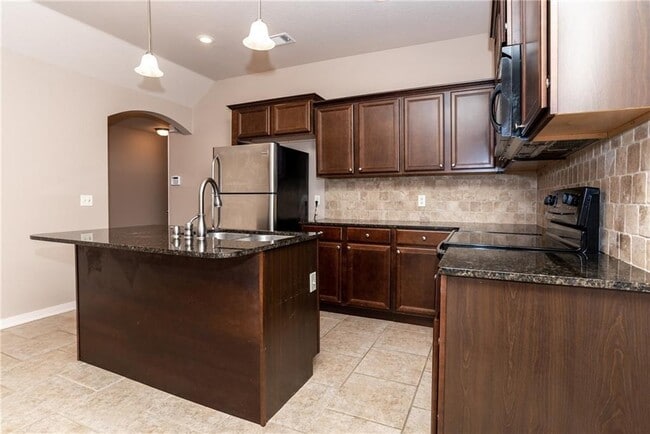 Building Photo - 3106 SW Hillstone Ave