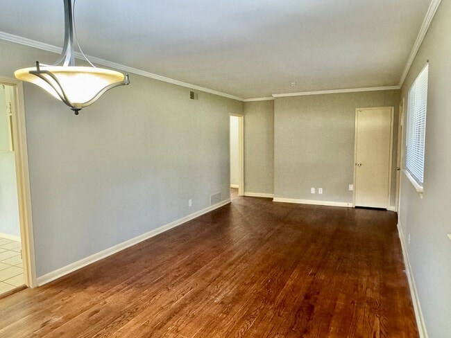 Building Photo - Beyond Perfect 3 bedroom 1 bath !!!!