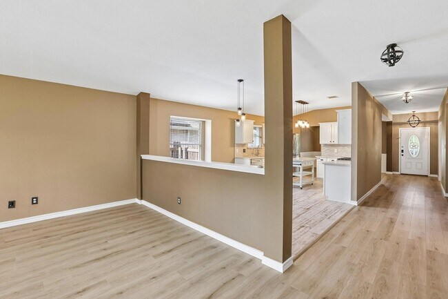 Building Photo - 2656 Bradley Ln