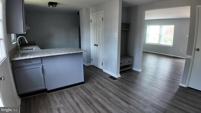 Building Photo - 1721 Springhouse Ct