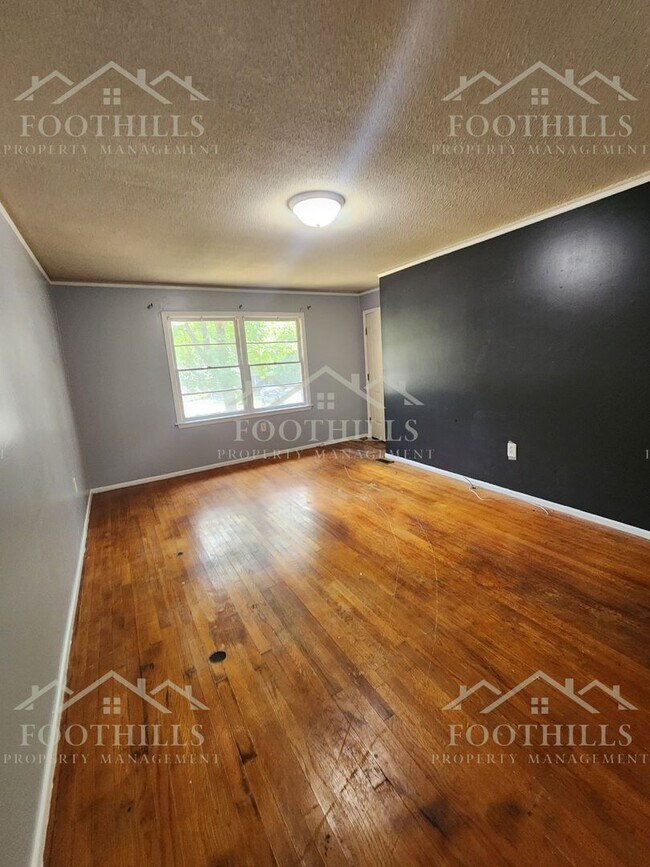 Building Photo - 418 W Fredericks St