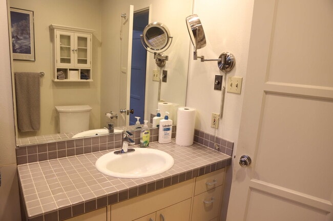 Building Photo - 185 S Myrtle Ave