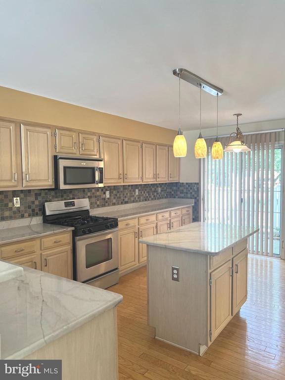 Building Photo - 301 Deer Run Ct