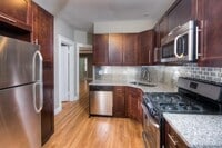 Building Photo - Gorgeous 2 bed 1 bath in the Edgewater area