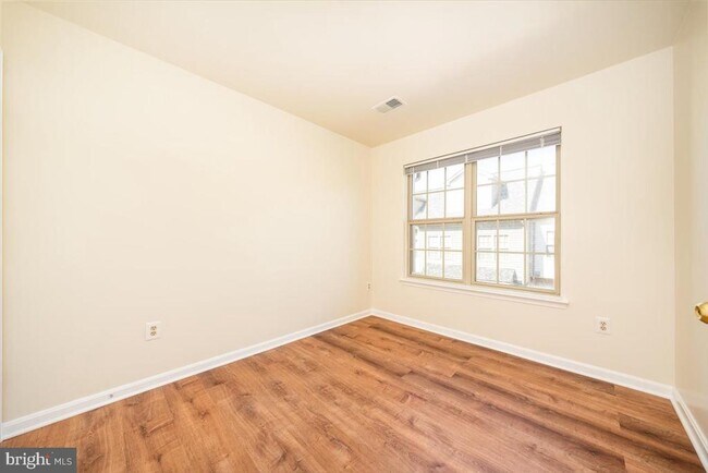 Building Photo - 12121 Amber Ridge Cir