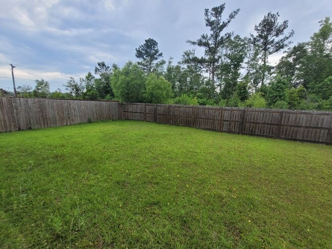 Building Photo - Elegant 4-Bedroom Home with Gourmet Kitchen, Luxurious Primary Suite & Fenced Yard in Hahira!