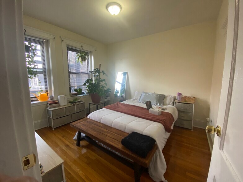 Building Photo - 1318 Commonwealth Ave