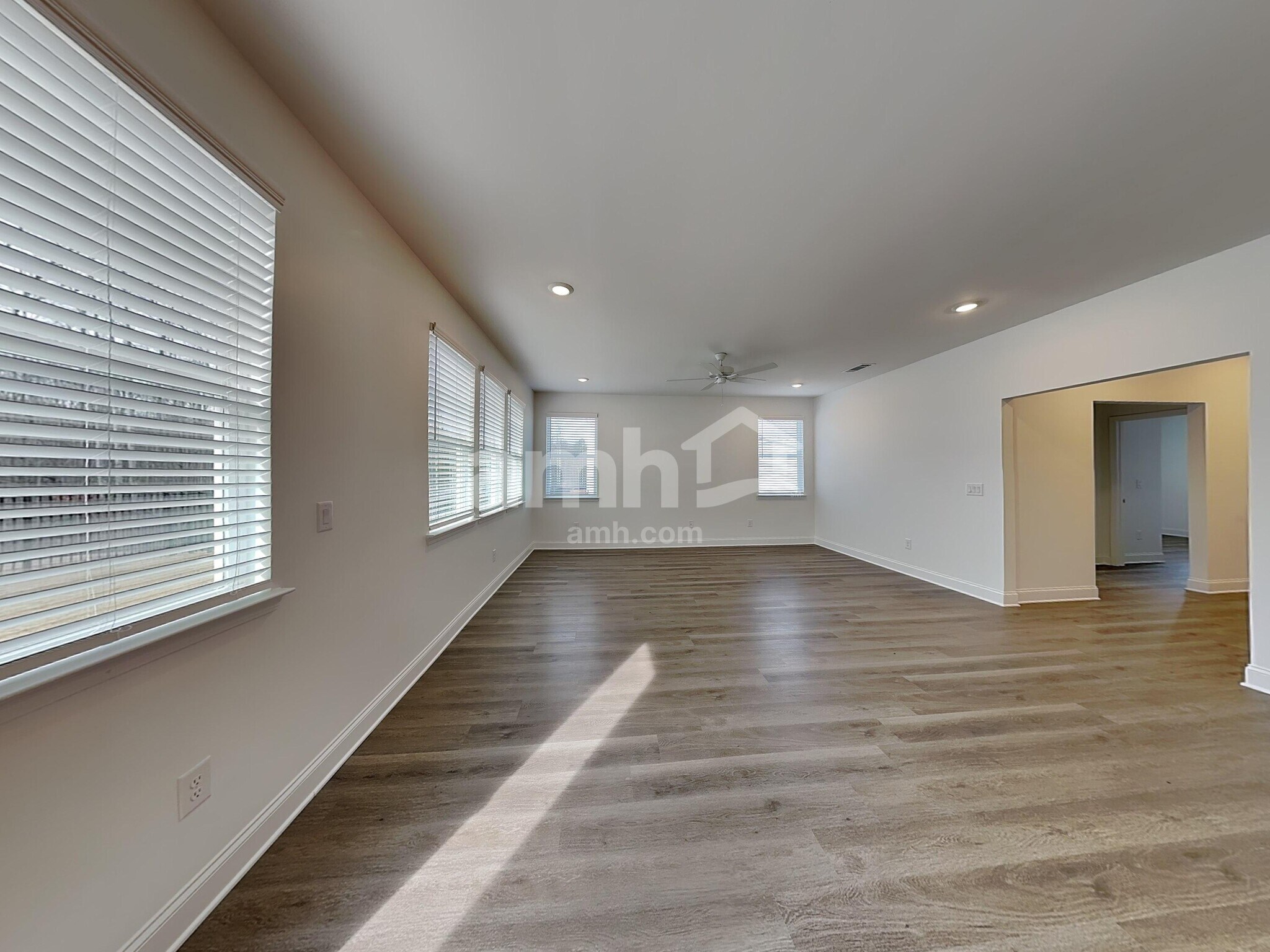 Building Photo - 380 Pointe Dr