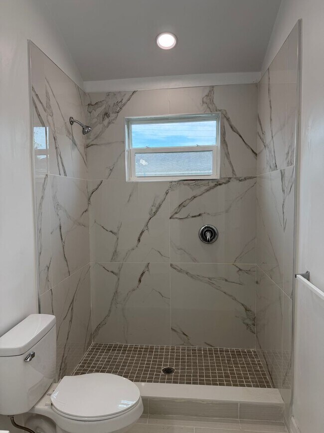 Building Photo - Arlington