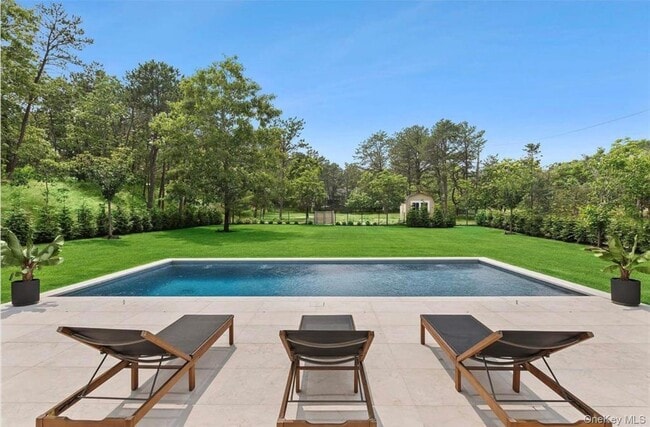 Building Photo - 28 Canoe Place Rd