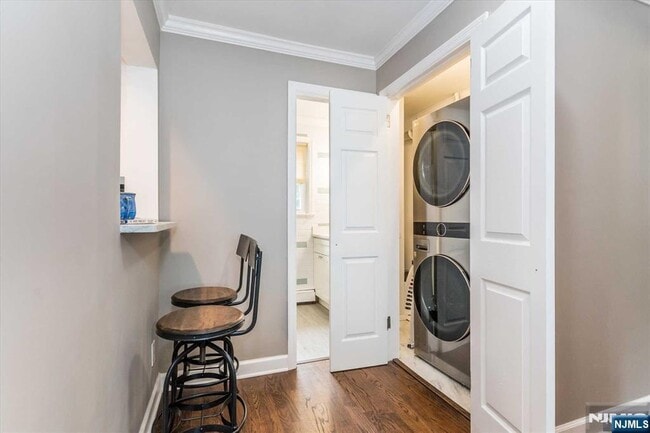 Building Photo - 354 Plaza