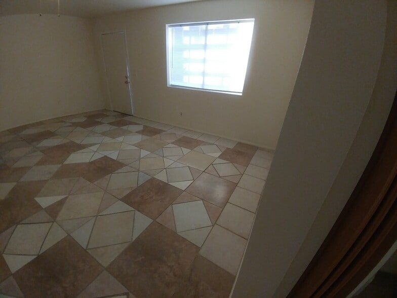 Building Photo - 35 N May St