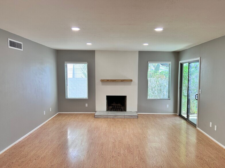 Living Room - 5444 N La Casita Dr
