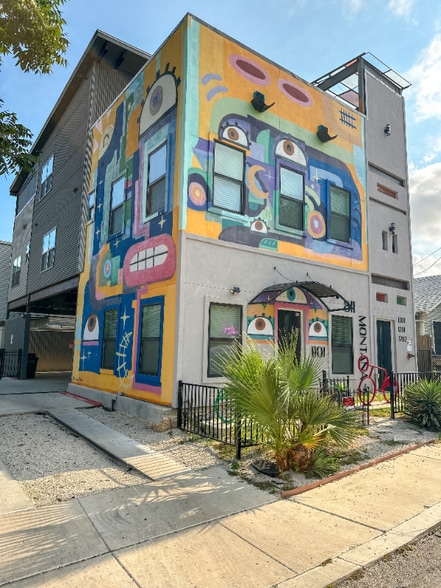 Primary Photo - 811 Montana St