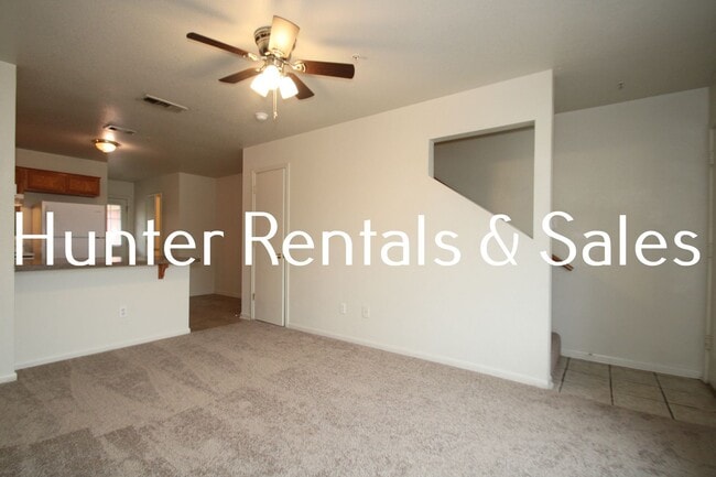 Building Photo - Spacious Two-Bedroom!