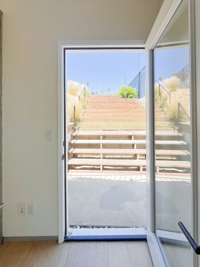 Building Photo - 4459 W Rose Hill Dr
