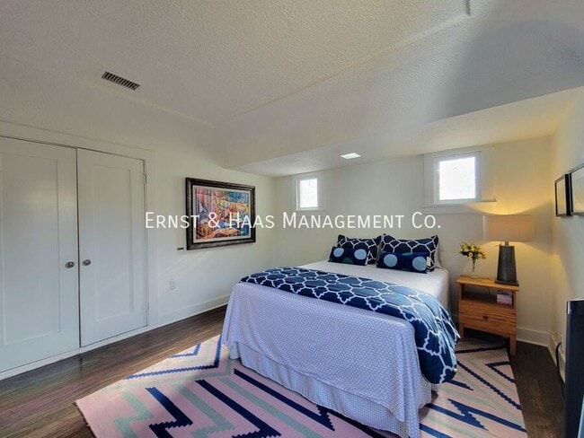 Building Photo - 1911 Cedar Ave