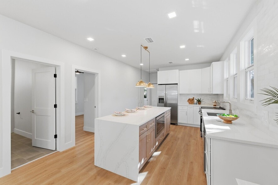 Building Photo - 309 E Selma Ave