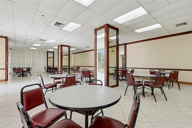 Building Photo - 4675 W 18th Ct