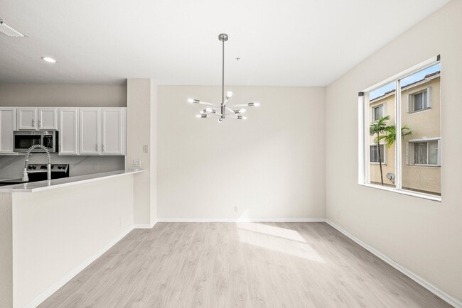 Building Photo - 3187 N Oasis Dr