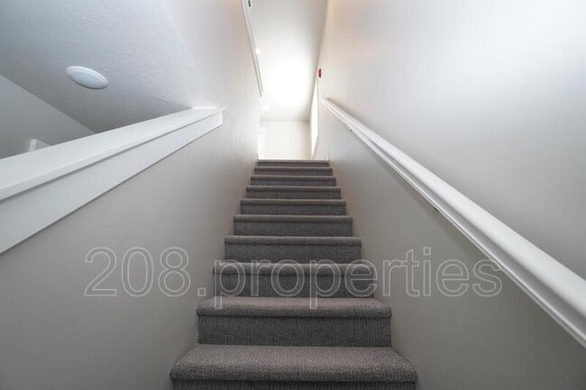 Building Photo - 435 2nd Ave N
