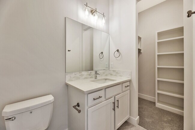 Building Photo - 832 N Speyside Cir