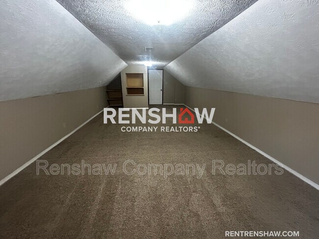 Building Photo - 10 Dawn Pl