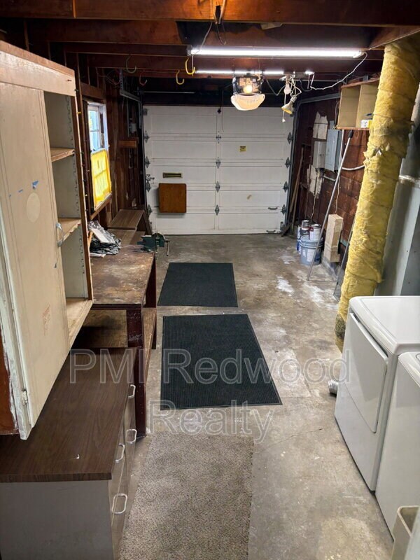 Building Photo - 24 Hilltop Dr