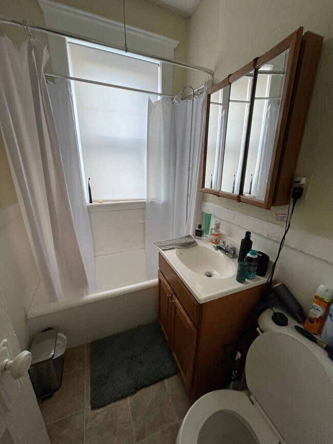 Building Photo - 6/1 No Fee! Spacious 1BR apartment on Allston/Brookline border