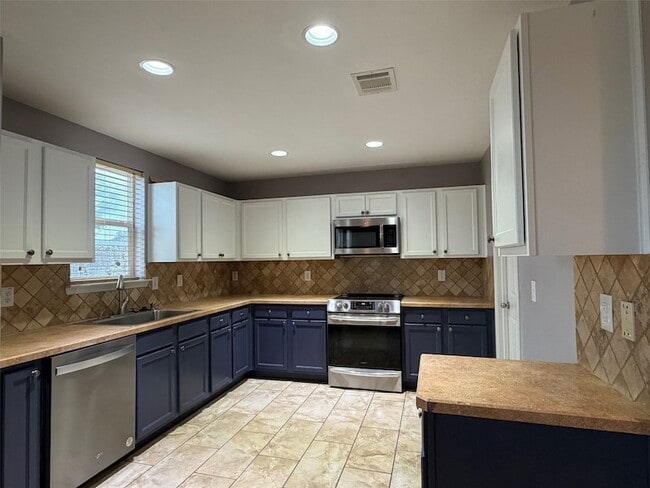 Building Photo - 4600 Mountain Oak St