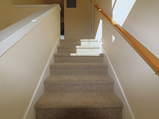 Building Photo - Charming 3-Bedroom Home in NE Bend – Close...