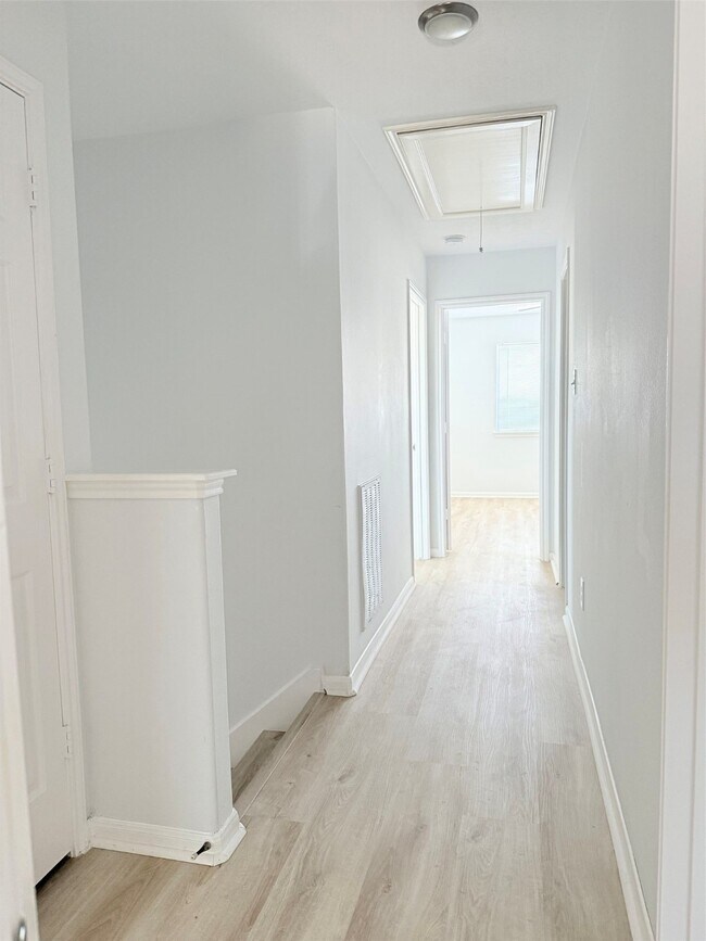 Building Photo - 6810 Strathmore Pl Ct