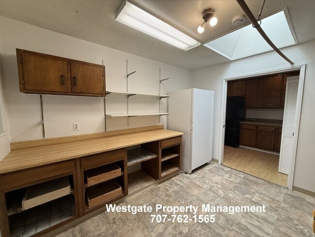 Building Photo - 1336 Marian Way