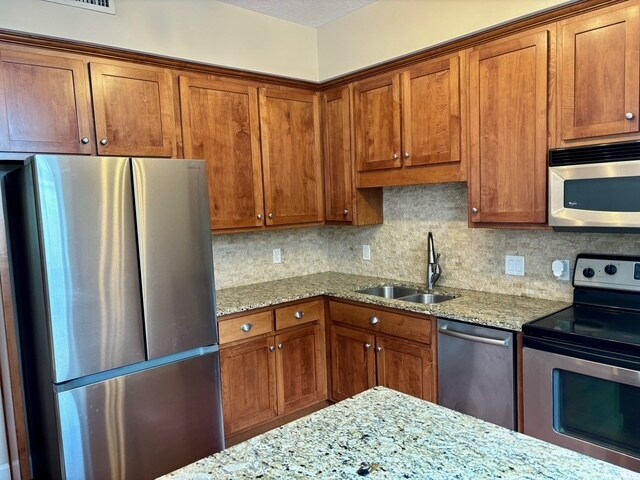 Fridge (One year old) - 135 E Prairie Ave